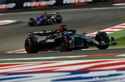 开云体育中国-巴西举行F1赛车比赛，曼联表现戏剧性