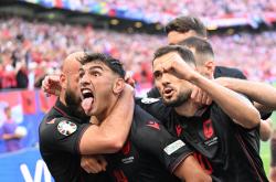 开云体育在线-斯洛伐克队准备对阵克罗地亚队