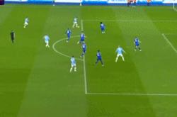 开云体育-曼城客场战胜埃弗顿，冠军梦想再起