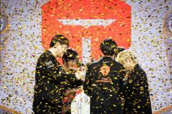 开云体育中国-包含FNC力克FLY，CoreJJ团战一打五焦点之战全球总决赛，留下经典瞬间的词条