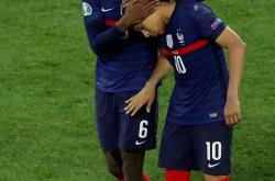 开云下载-奥地利队鏖战法国队，奥恰洛夫高光表现