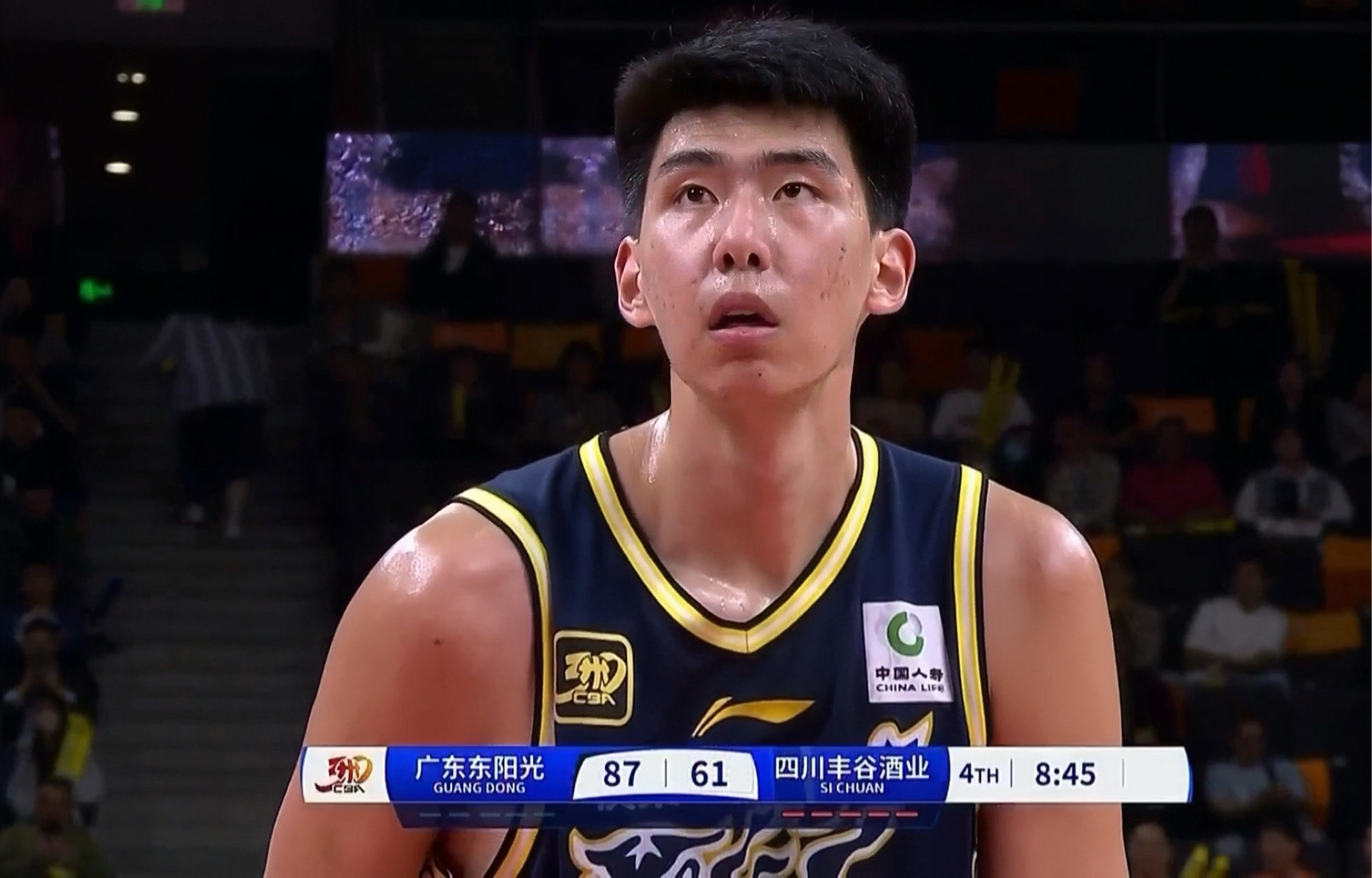 包含广东宏远再次夺冠，球员表现抢眼的词条