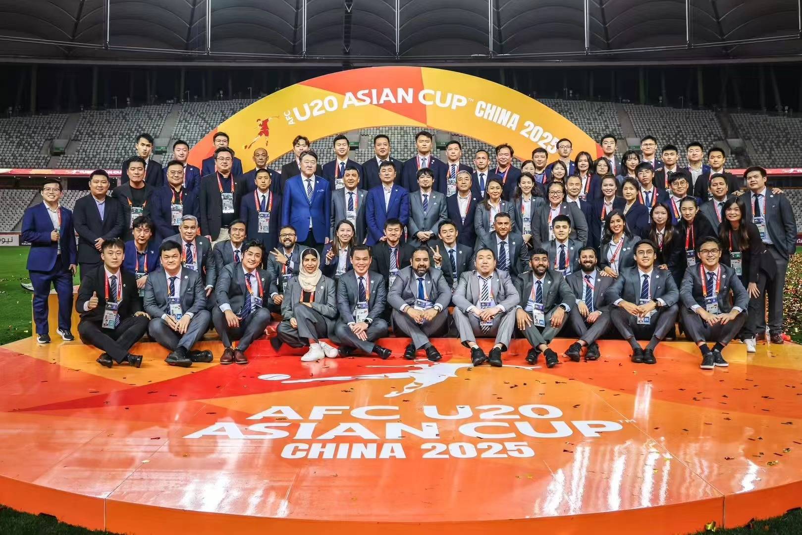 关于团结协作，亚洲足球赛事中的团队合作的信息