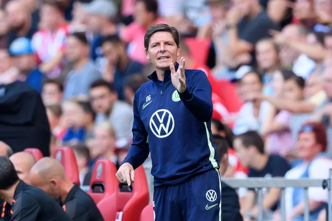 狼堡客场惜败,离欧冠名额渐行渐远 狼堡客场惜败,离欧冠名额渐行渐远