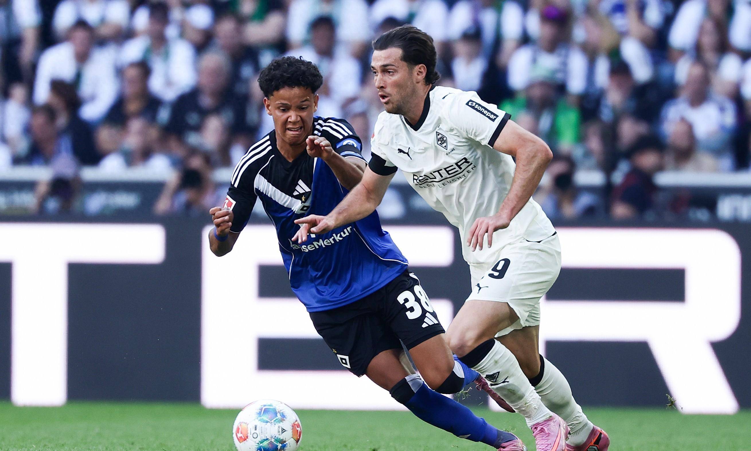 包含意甲联赛精彩纷呈，各路豪强竞逐风采的词条