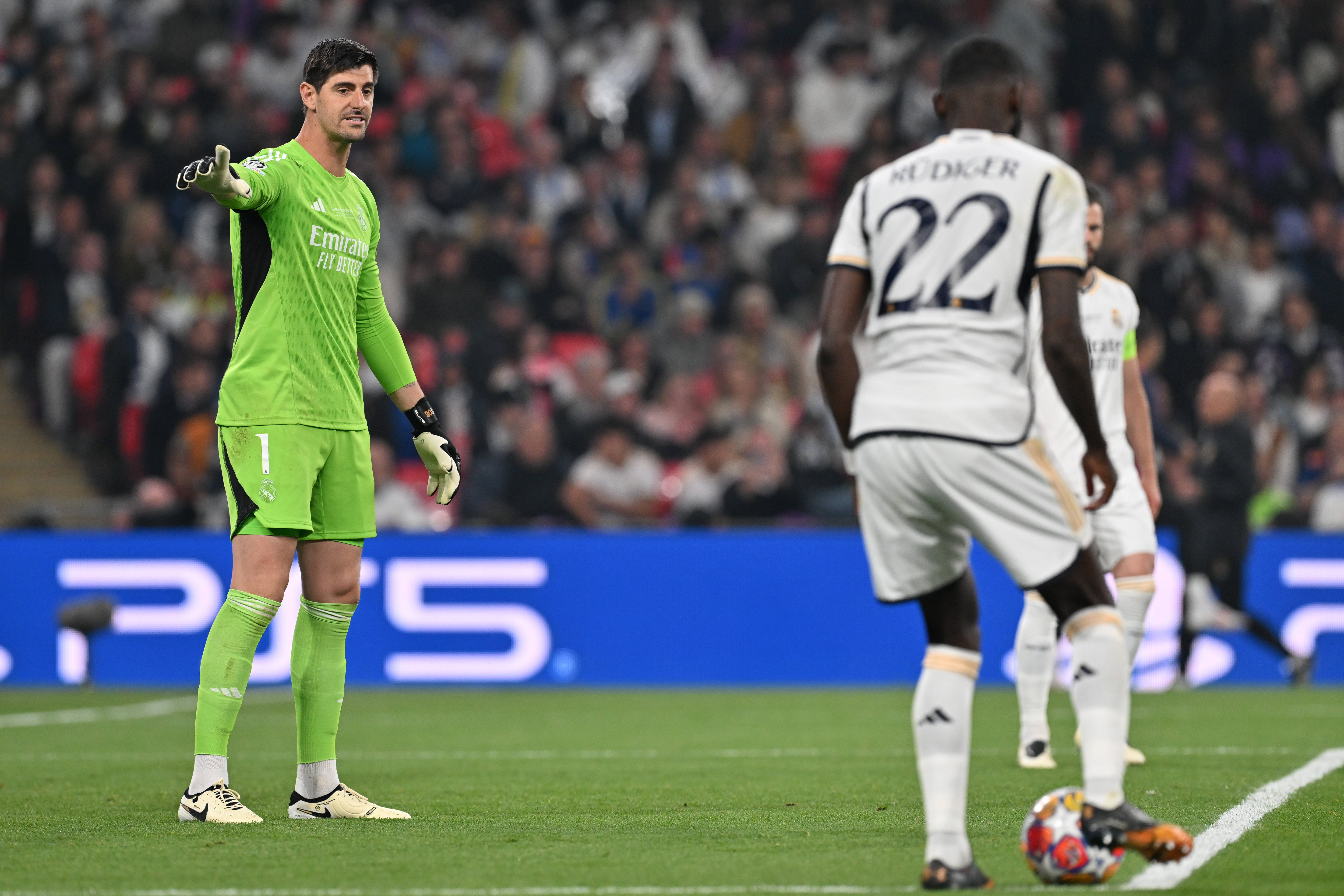 比利时队携手晋级，夺冠实力受看好的简单介绍