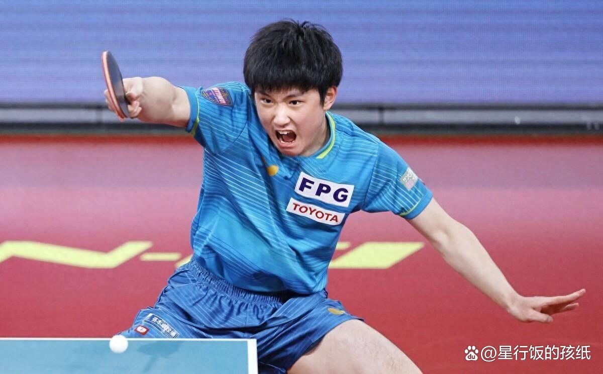 中国队翻盘英格兰队,张本智和高光表现 中国队翻盘英格兰队,张本智和高光表现