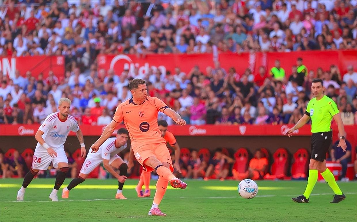 美国险胜塞维利亚，莱万统治全场